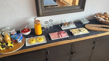 Tägliches inbegriffenes Frühstücksbuffet