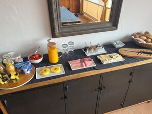 Free daily buffet breakfast