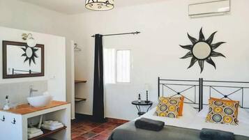 Deluxe dubbelrum - privat badrum - utsikt mot bergen | Gratis wi-fi