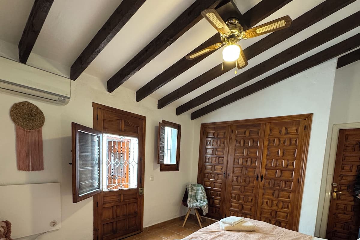 Habitación doble Confort, baño privado, vista al patio | Wifi gratis