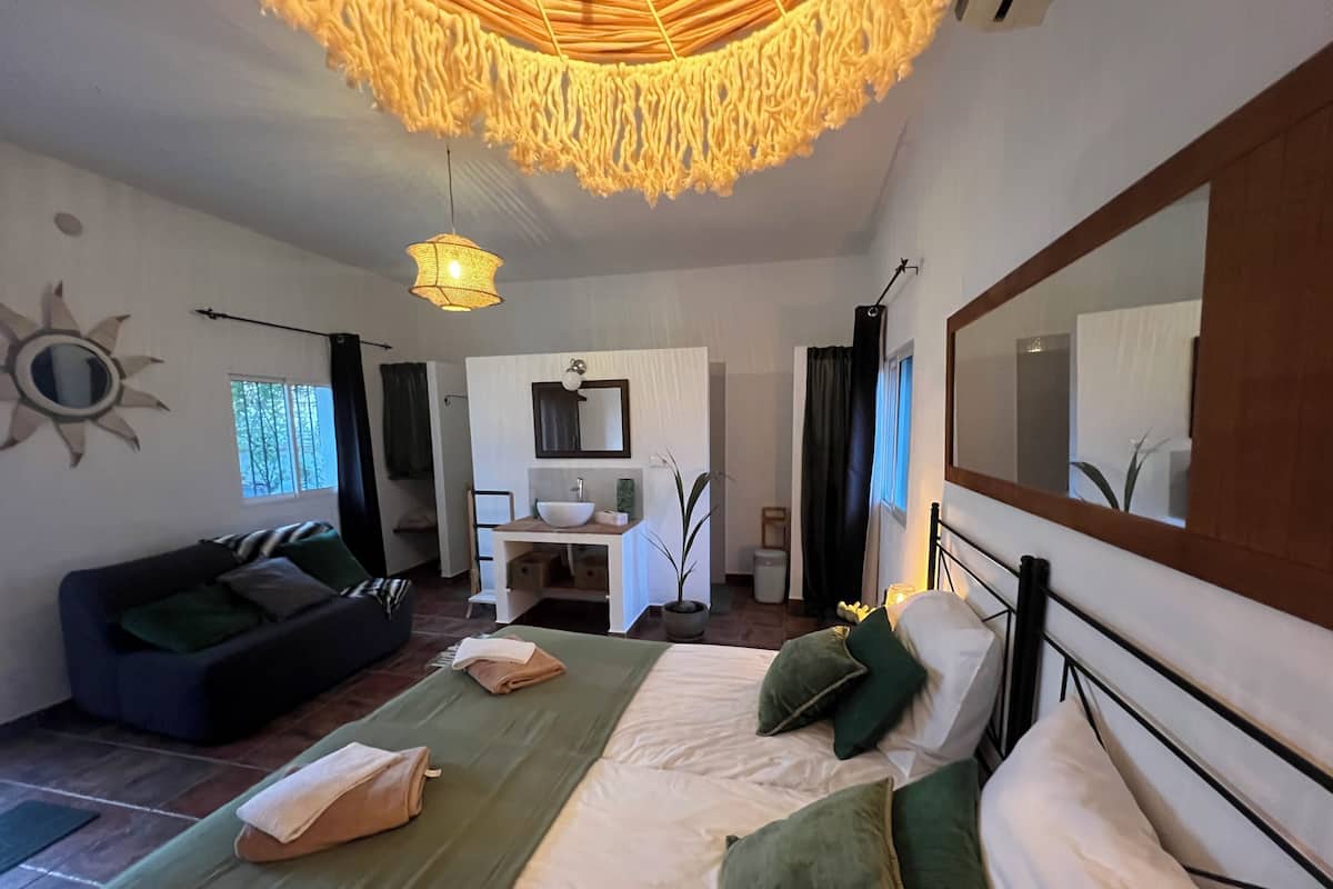 Habitación doble Deluxe, baño privado, vista a la colina | Wifi gratis