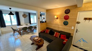 Apartment | Living room - Auvergne Village Escape for 8 (Mont-Dore)