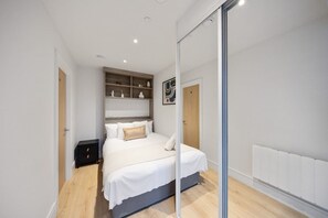 2 bedrooms, iron/ironing board, Internet, bed sheets - Comfy 2 BR+ Free Parking Gym, Game Rooms, & Cinema (London)