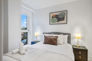 2 slaapkamers, een strijkplank/strijkijzer, internet, beddengoed