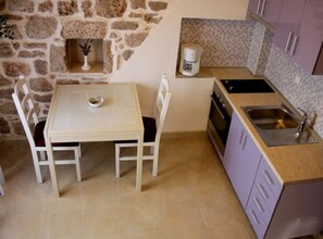 Fridge, oven, stovetop, coffee/tea maker - Menego Lodge Bol - Duplex Apartment with Terrace (Bol)