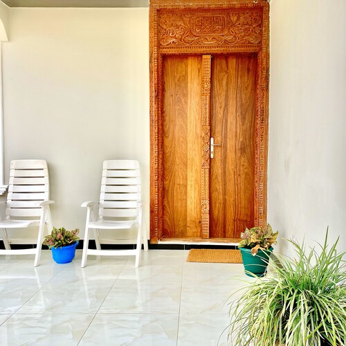 Forget your worries in this spacious and serene space.