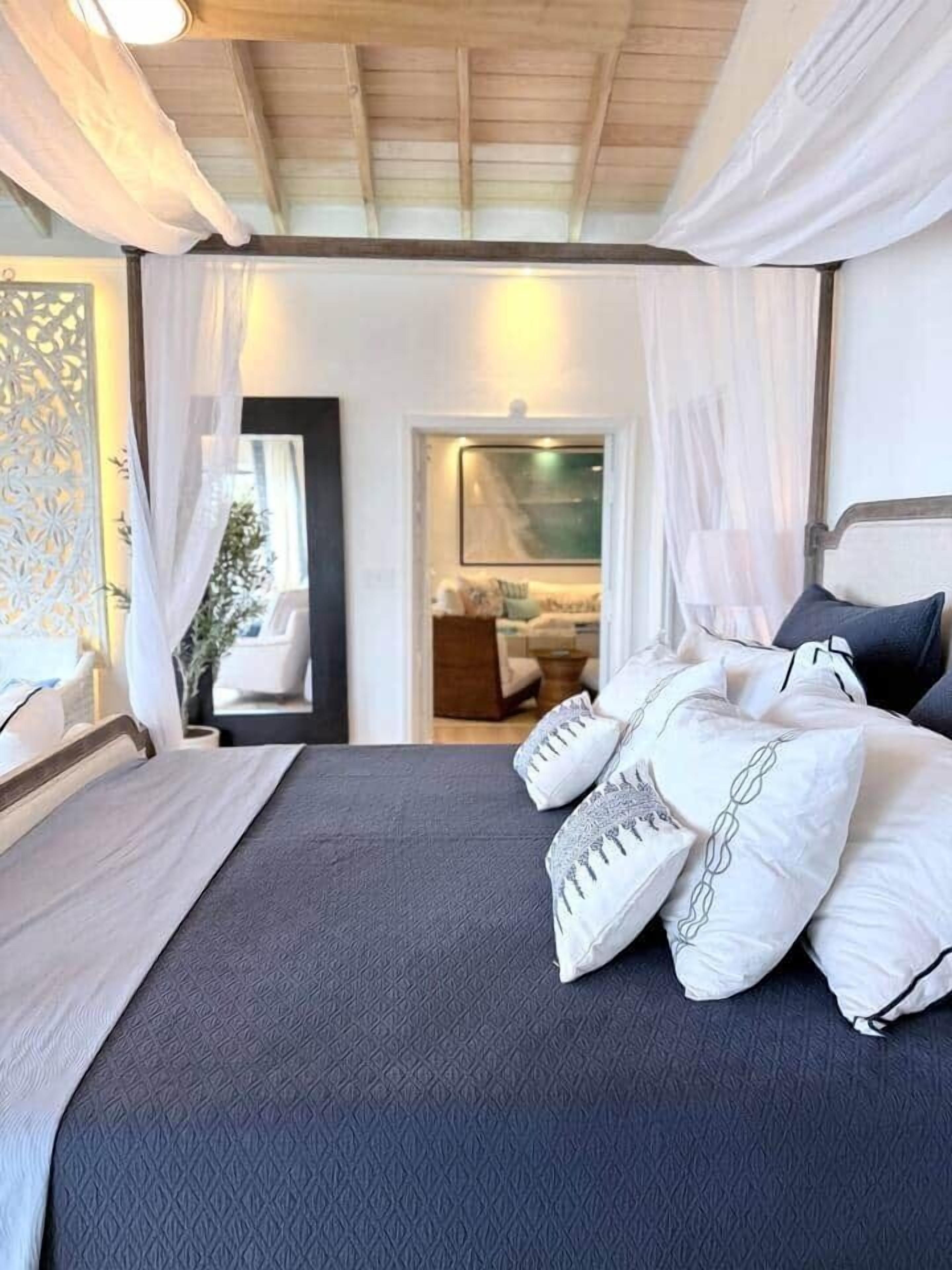 4 bedrooms, in-room safe, iron/ironing board, WiFi