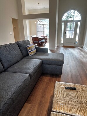 Living area - Chalet Resort (Lawrenceville)