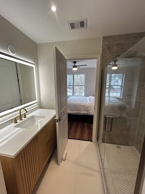 Unclassified image, 2 of 19, button