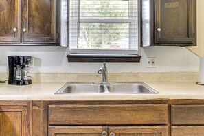 Interior - 8 Mi to Bricktown Fun: Quiet Family Retreat (Oklahoma City)