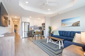 TV - Coastal Escape: Walk to Beach & Dining + Free Bikes (Lewes)