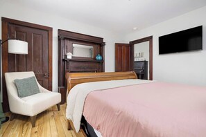 Unclassified image, 3 of 41, button - Restored Family Homestead, A Cozy Bristol Retreat (Bristol)