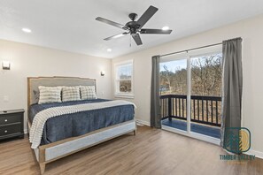 5 bedrooms, iron/ironing board, WiFi, bed sheets - 5BR Lakefront Home w/ Private Dock & Hot Tub (Sunrise Beach)