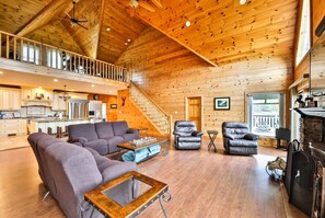 TV, fireplace, ping pong, books