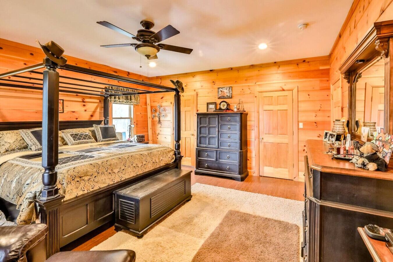 6 chambres, fer et planche à repasser, lit parapluie, Wi-Fi gratuit