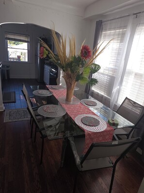 Dining - The cozy house (Allen Park)