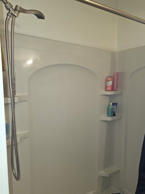 Hair dryer, towels, soap, toilet paper - The cozy house (Allen Park)