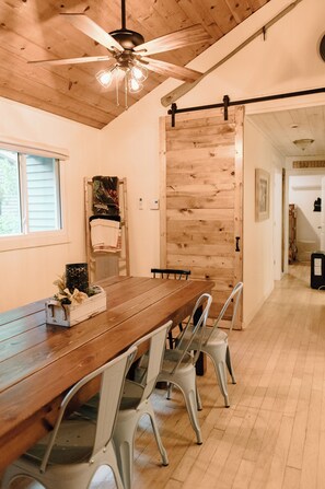 Dining - Lake Retreat - Sleeps 18 - Beach & Lake Access (South Haven)
