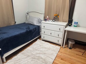 1 bedroom, WiFi, bed sheets - Private 1 bedroom &  shared bath in Victorian 1920 Kensington house. (BROOKLYN)