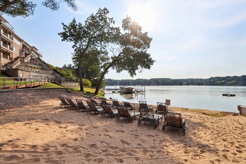 Jane`s View of the Beach, a waterfront condo
