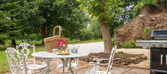 Idyllic Waterside Georgian Cottage