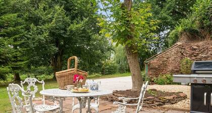 Idyllic Waterside Georgian Cottage