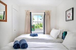 2 bedrooms, WiFi, bed sheets - Idyllic Waterside Georgian Cottage (Halberton)