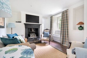 Unclassified image, 2 of 30, button - Idyllic Waterside Georgian Cottage (Halberton)