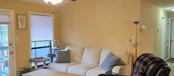 Cozy and comfy condo conveniently located near Fort Bragg and the mall area.