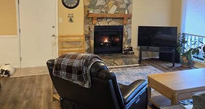 Cozy and comfy condo conveniently located near Fort Bragg and the mall area.