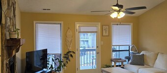 Cozy and comfy condo conveniently located near Fort Bragg and the mall area.