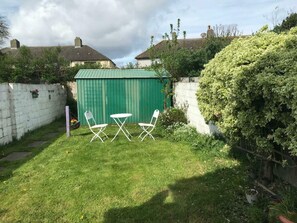 Outdoor dining - Light Filled 3BDR Home with garden in Kimmage (Dublin)