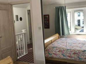 3 bedrooms, iron/ironing board, Internet, bed sheets - Light Filled 3BDR Home with garden in Kimmage (Dublin)