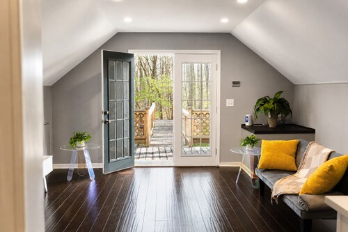 Fully Fenced Yard - Dog-Friendly Only - No Smoking- Sleeps 6 - Alpharetta