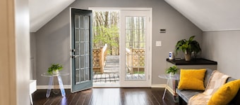 Fully Fenced Yard - Dog-Friendly Only - No Smoking- Sleeps 6 - Alpharetta
