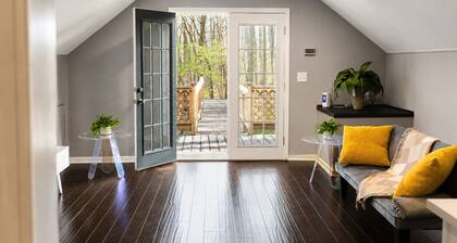 Fully Fenced Yard - Dog-Friendly Only - No Smoking- Sleeps 6 - Alpharetta
