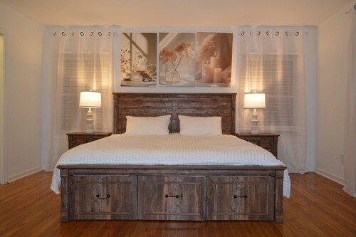 Fully Fenced Yard - Dog-Friendly Only - No Smoking- Sleeps 6 - Alpharetta