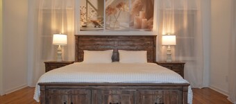 Fully Fenced Yard - Dog-Friendly Only - No Smoking- Sleeps 6 - Alpharetta