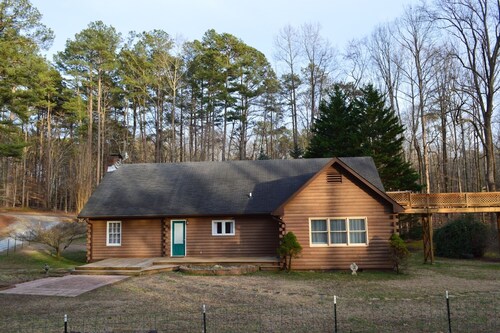Fully Fenced Yard - Dog-Friendly - Sleeps 6 - Alpharetta