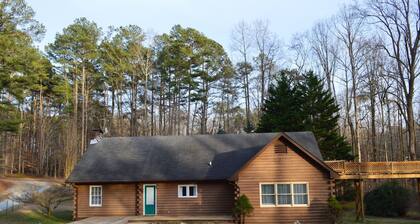 Fully Fenced Yard - Dog-Friendly - Sleeps 6 - Alpharetta