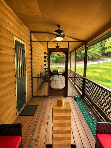 Fully Fenced Yard - Dog-Friendly Only - No Smoking- Sleeps 6 - Alpharetta