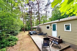 Terrace/patio - Luxurious chalet in the countryside for 4 people. Enjoy nature and comfort! (Norg)