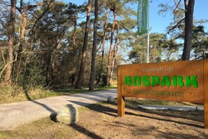 Property grounds - Luxurious chalet in the countryside for 4 people. Enjoy nature and comfort! (Norg)