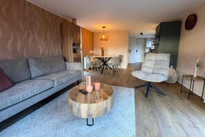 Living area - Luxurious chalet in the countryside for 4 people. Enjoy nature and comfort! (Norg)