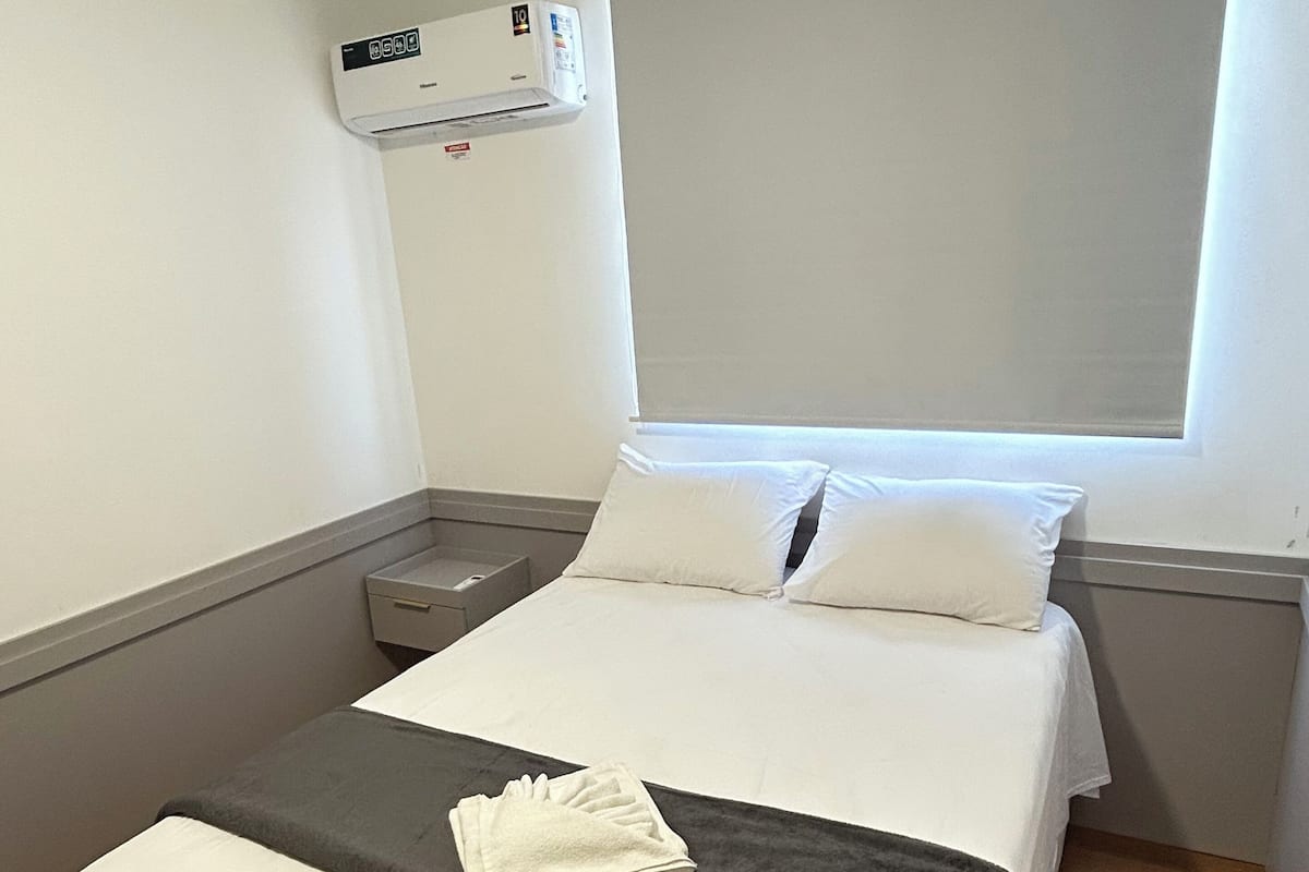 アパートメント | ノートパソコン用作業スペース、遮光カーテン、アイロン / アイロン台、WiFi (無料)