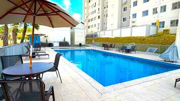 2 albercas al aire libre