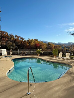 Outdoor pool, a heated pool - Walk to Anakeesta & Aquarium, Cozy 2BR, Pool + Hot Tub, Sleeps 5 (Gatlinburg)