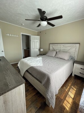 3 bedrooms, iron/ironing board, free WiFi, bed sheets