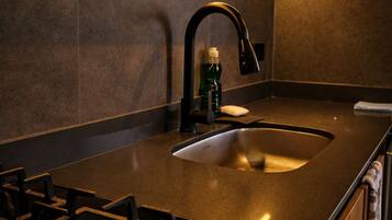 冰箱、微波炉、炉灶、洗碗机