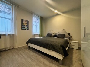 Unclassified image, 2 of 18, button